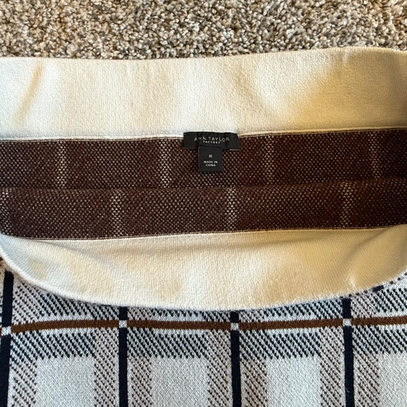 Ann Taylor Pencil Skirt - Picture 4 of 8